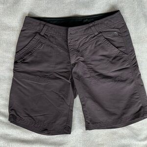 The North Face Women’s performance hiking shorts. size 10